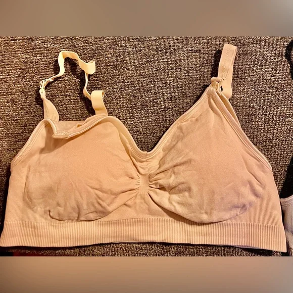 Lot of 3 nursing bras size xl  they’ve been laundered and that’s it. Unused. - Picture 4 of 10